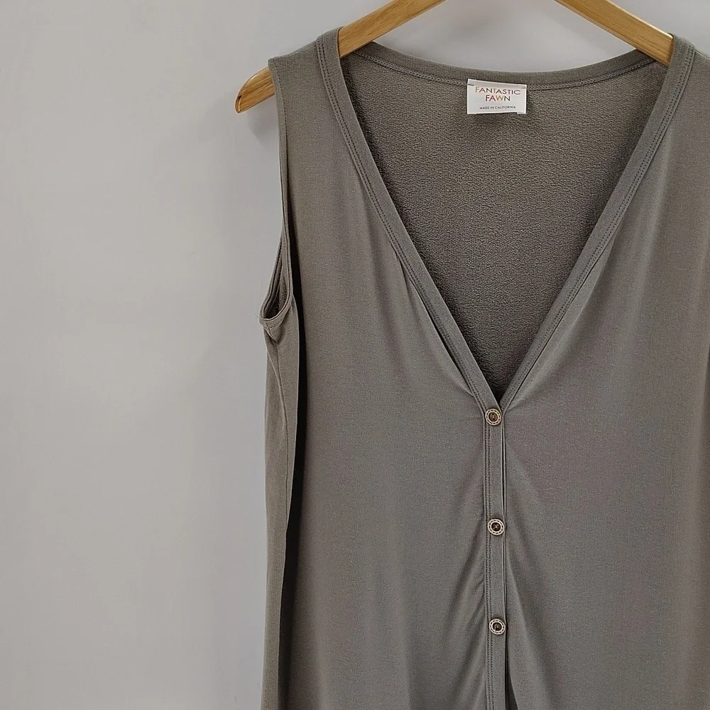 Fantastic Fawn Button Up Sleeveless Blouse Size Large Green V Neck Oversized